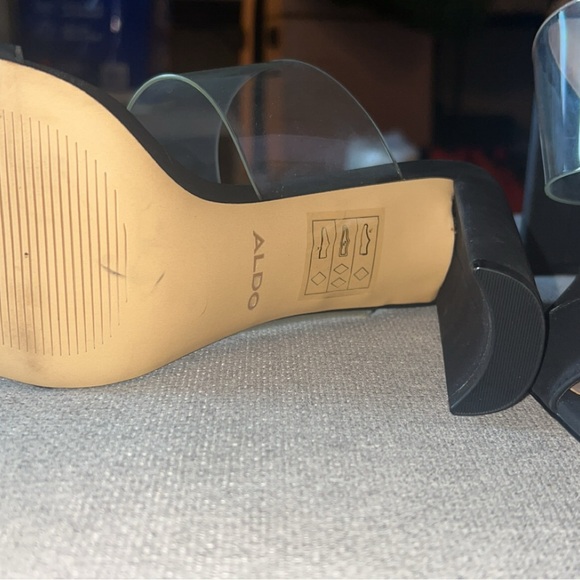 Also heels size 8US - Picture 3 of 3